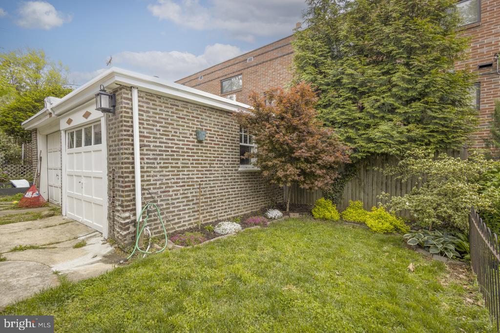 338 E ALLENS LANE