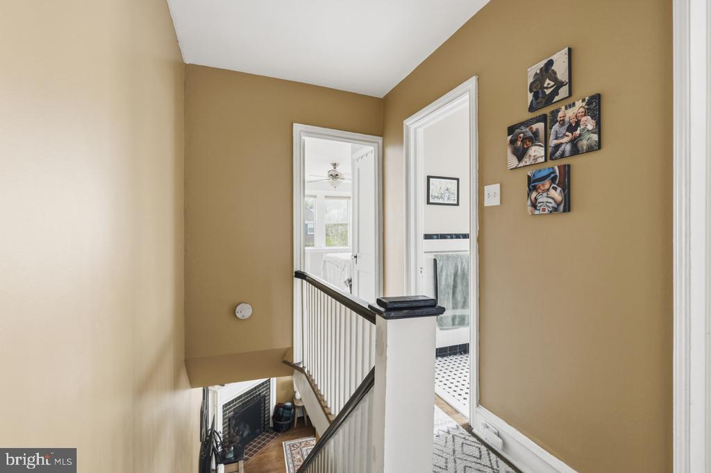 338 E ALLENS LANE