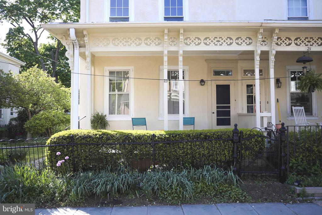 23 W GRAVERS LANE