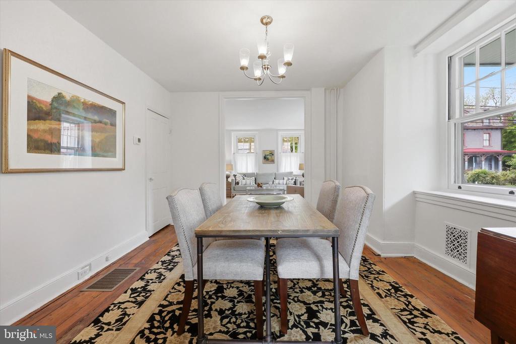 23 W GRAVERS LANE