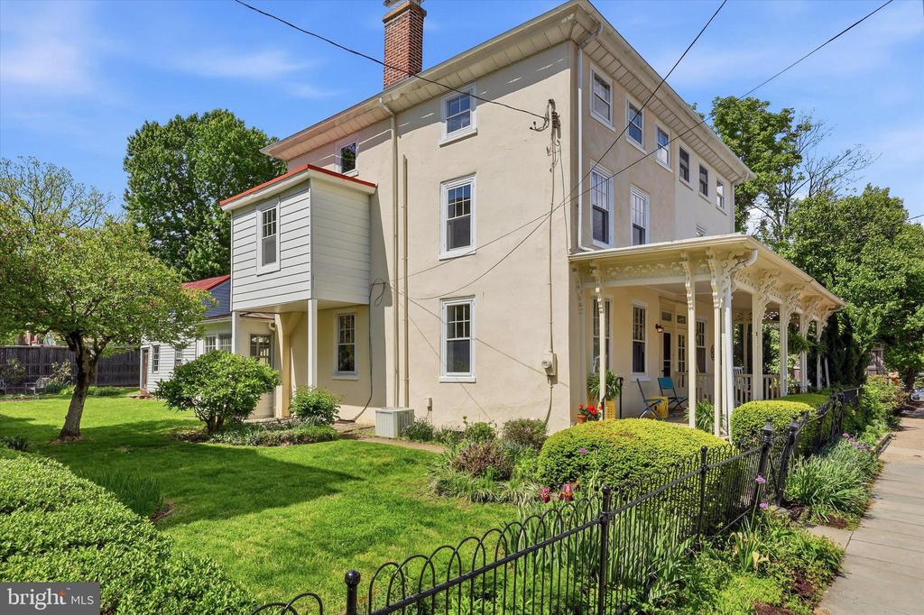 23 W GRAVERS LANE