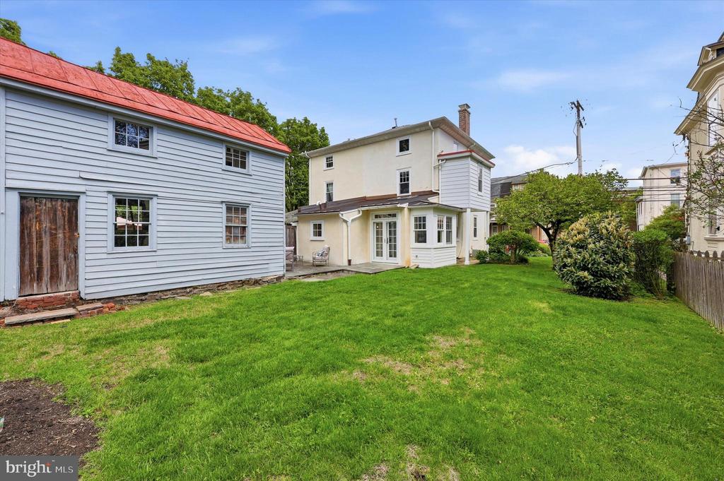 23 W GRAVERS LANE