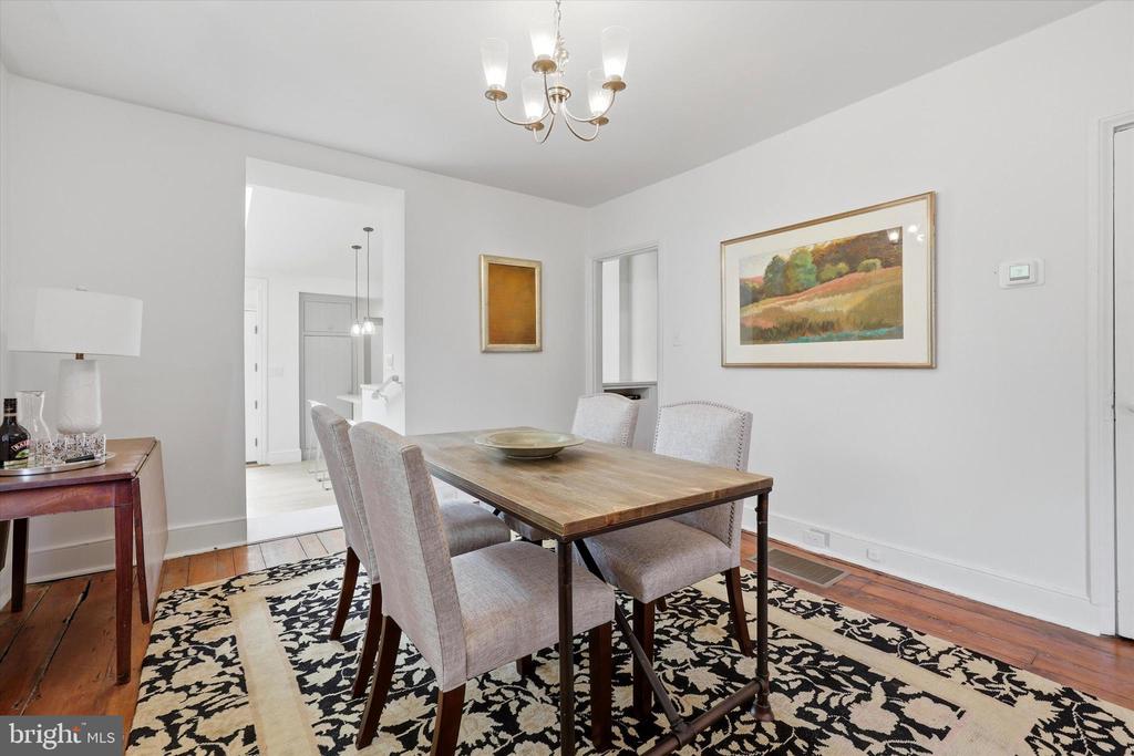 23 W GRAVERS LANE