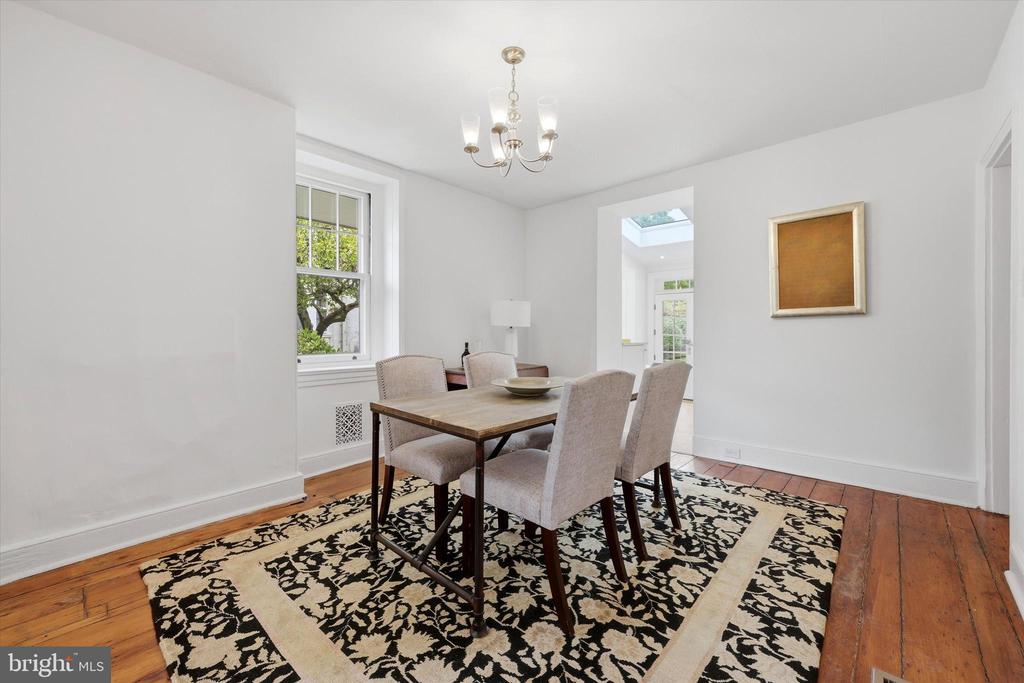 23 W GRAVERS LANE