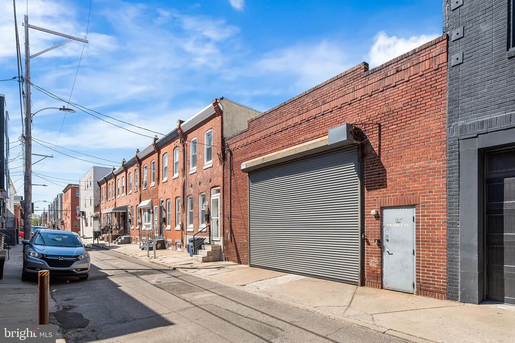 519-21 EMILY STREET