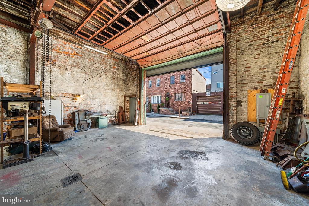 519-21 EMILY STREET
