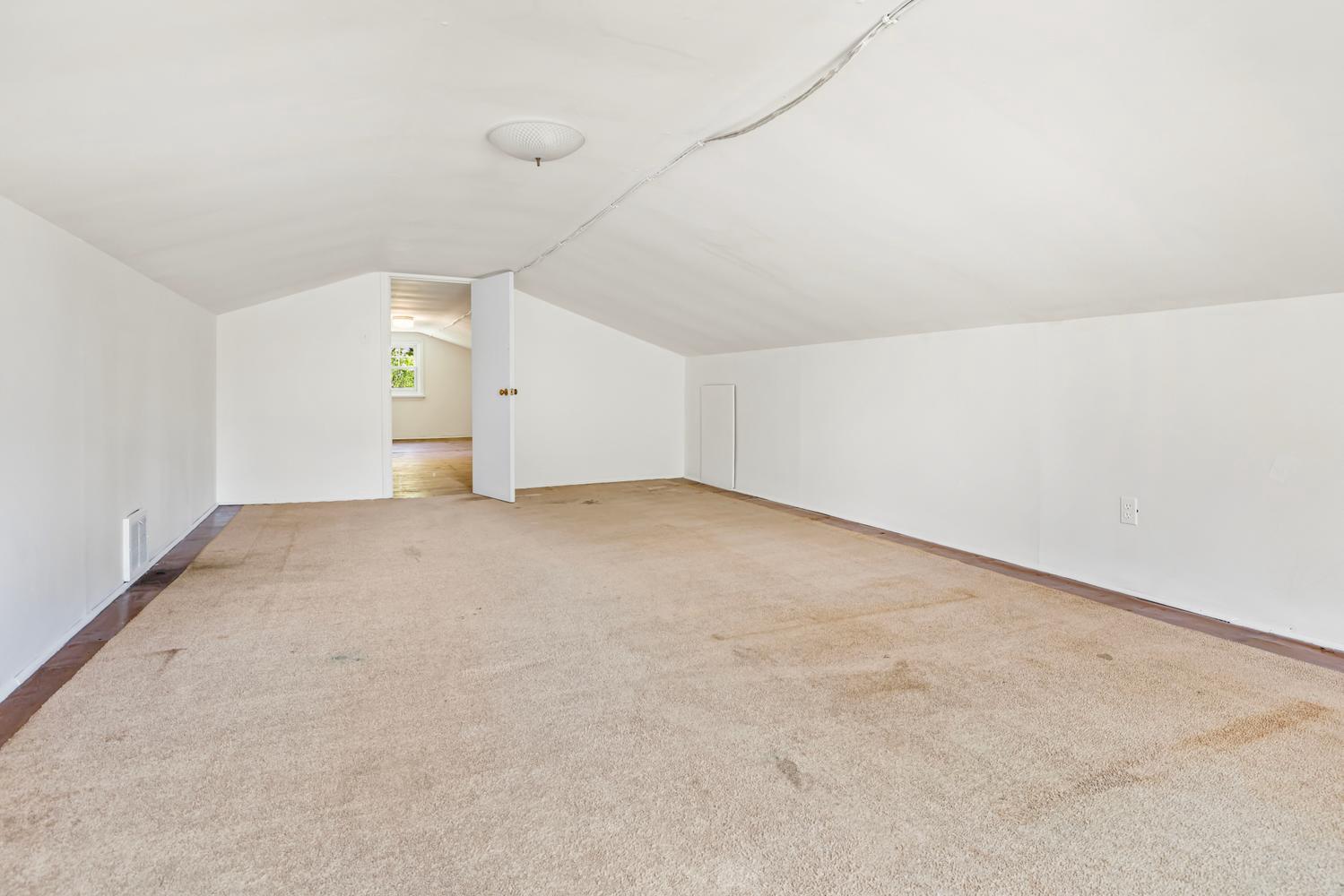 309 E ROUMFORT ROAD