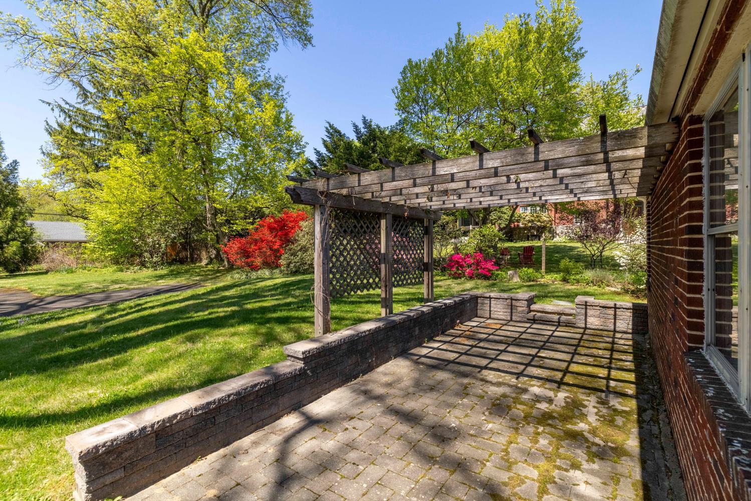 309 E ROUMFORT ROAD