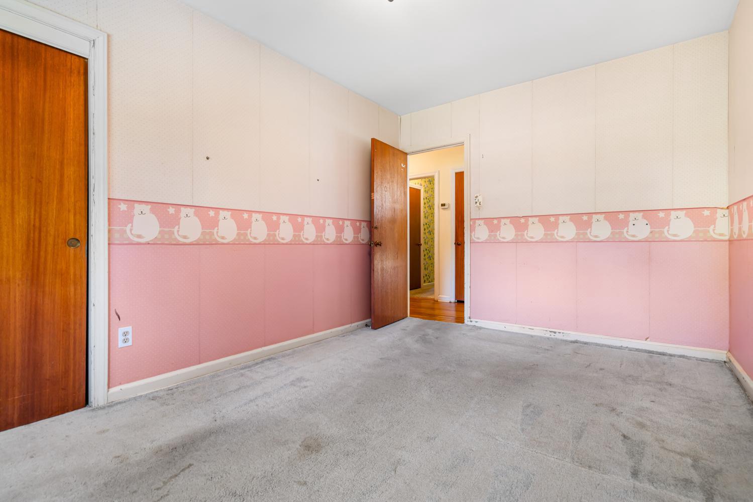 309 E ROUMFORT ROAD