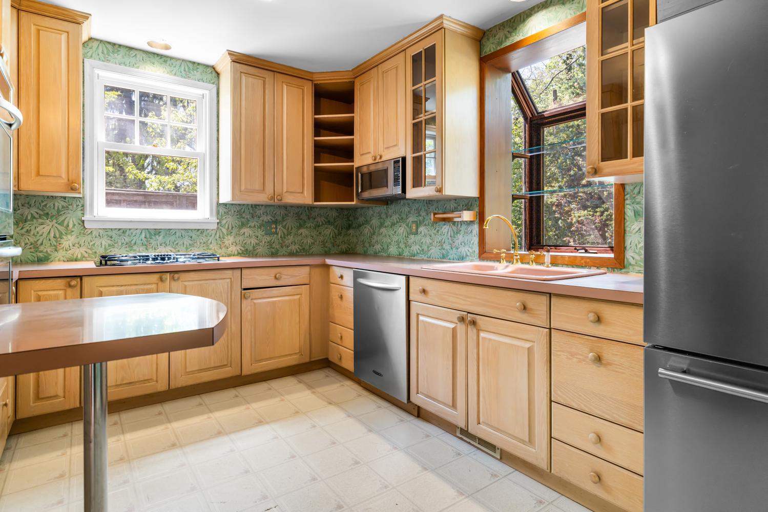 309 E ROUMFORT ROAD