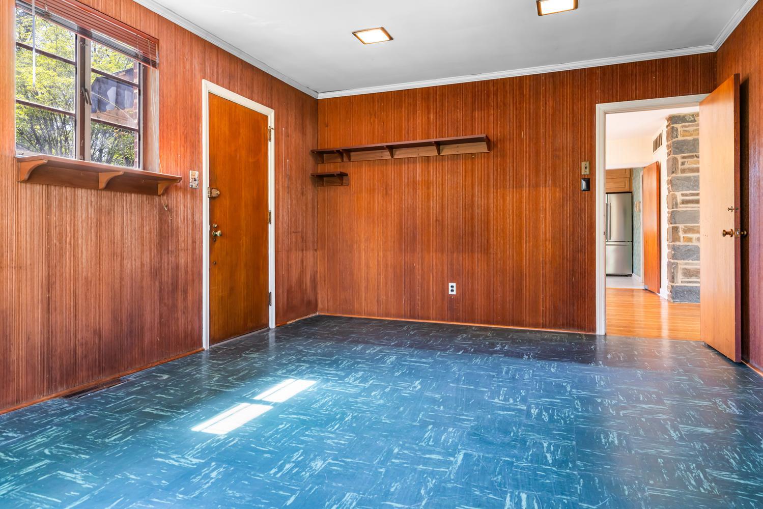 309 E ROUMFORT ROAD
