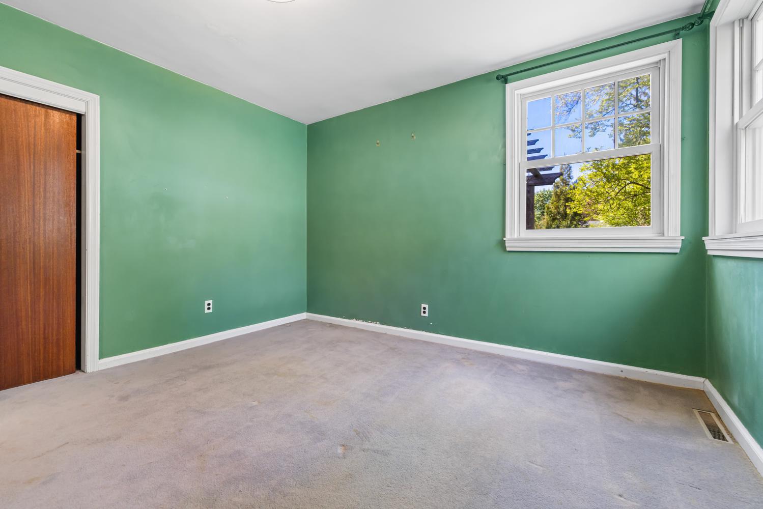 309 E ROUMFORT ROAD