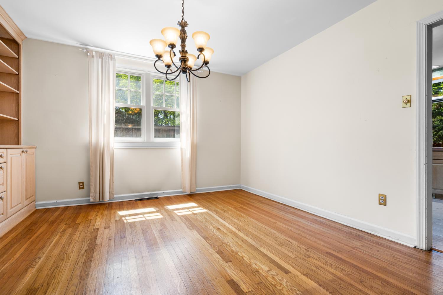 309 E ROUMFORT ROAD