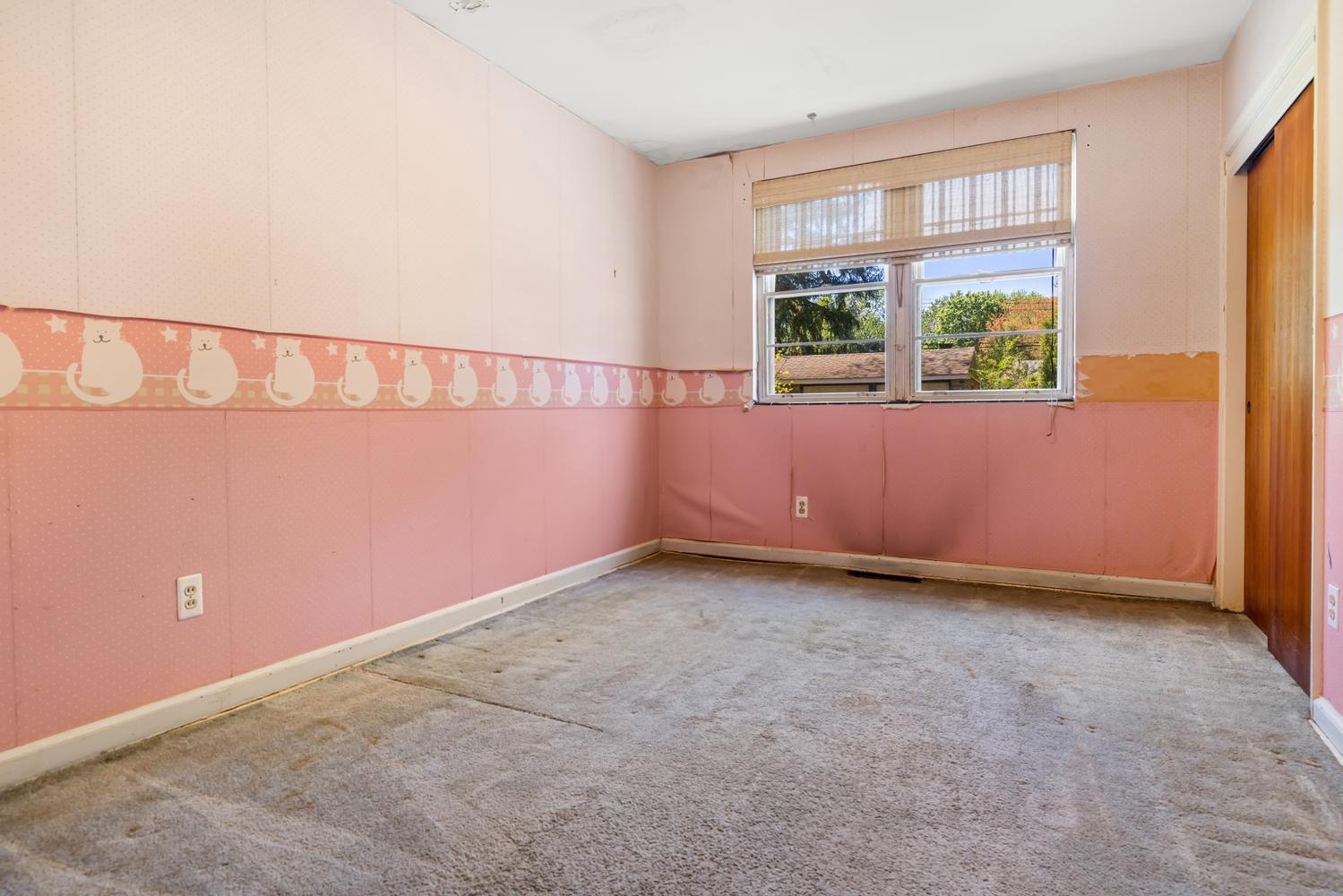 309 E ROUMFORT ROAD