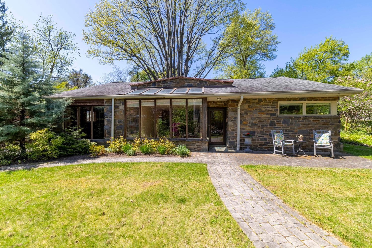 309 E ROUMFORT ROAD