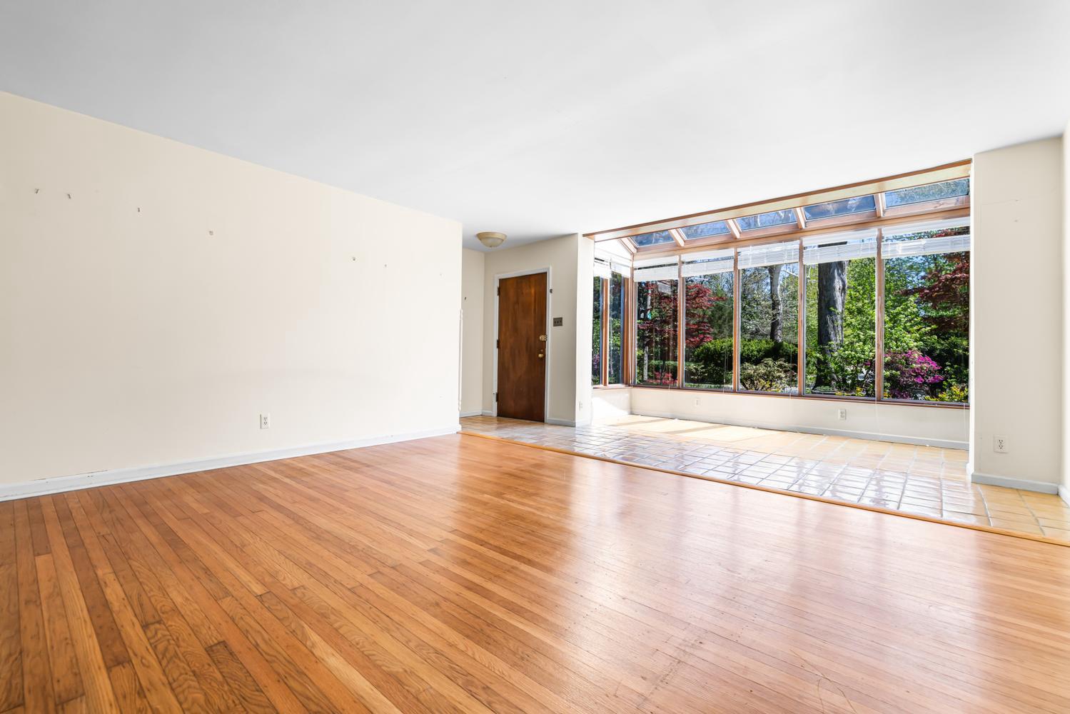 309 E ROUMFORT ROAD