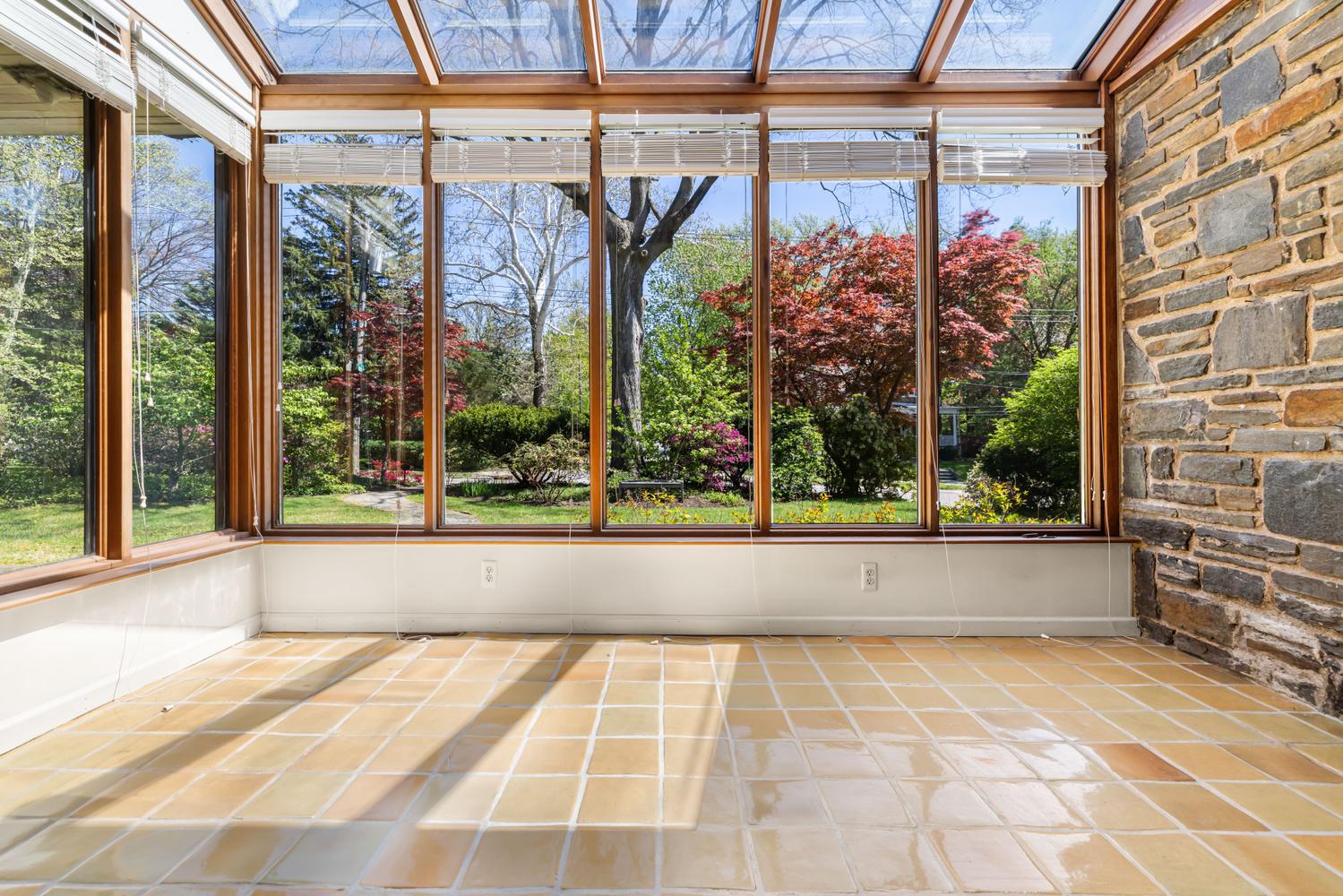 309 E ROUMFORT ROAD