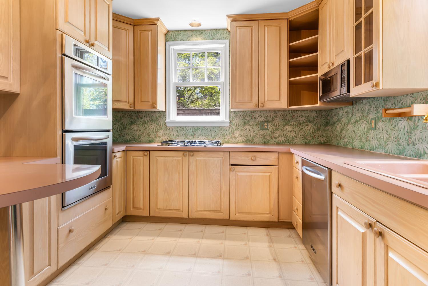 309 E ROUMFORT ROAD