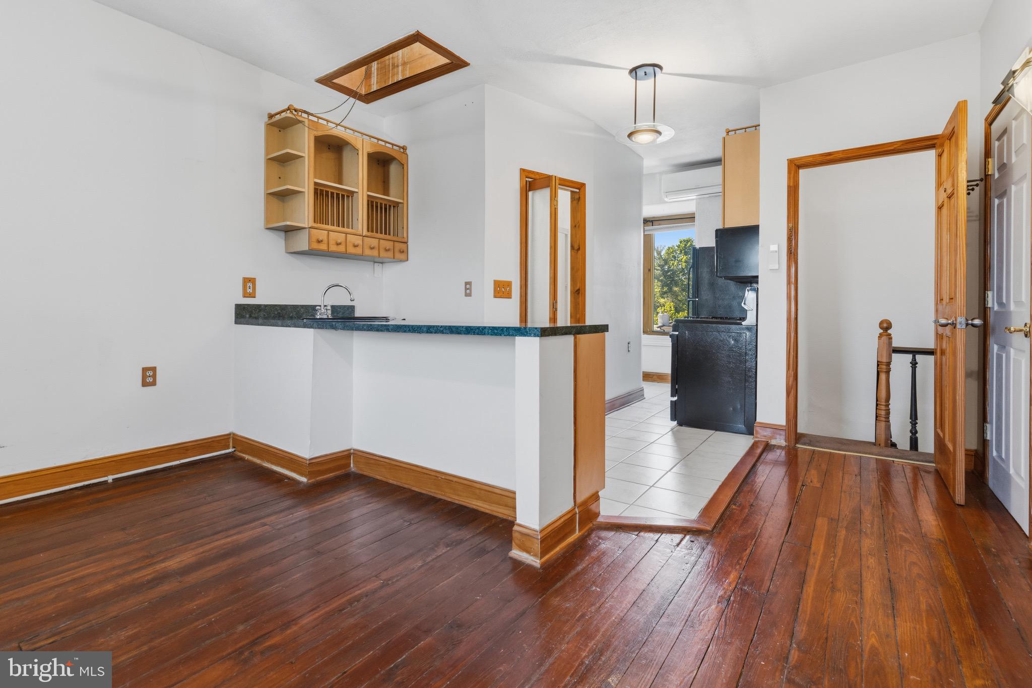3521-23 AINSLIE STREET