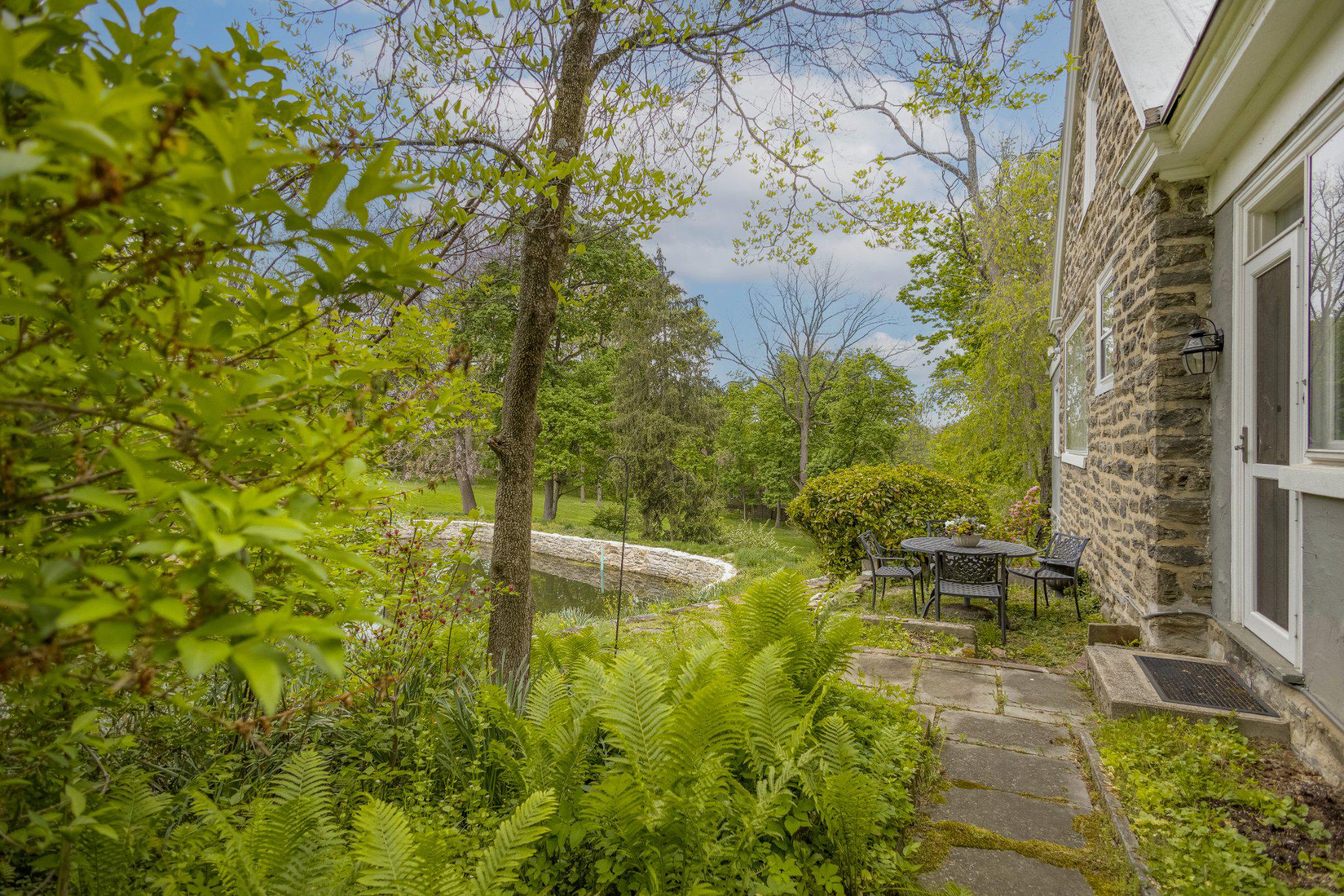 91 E BELLS MILL ROAD