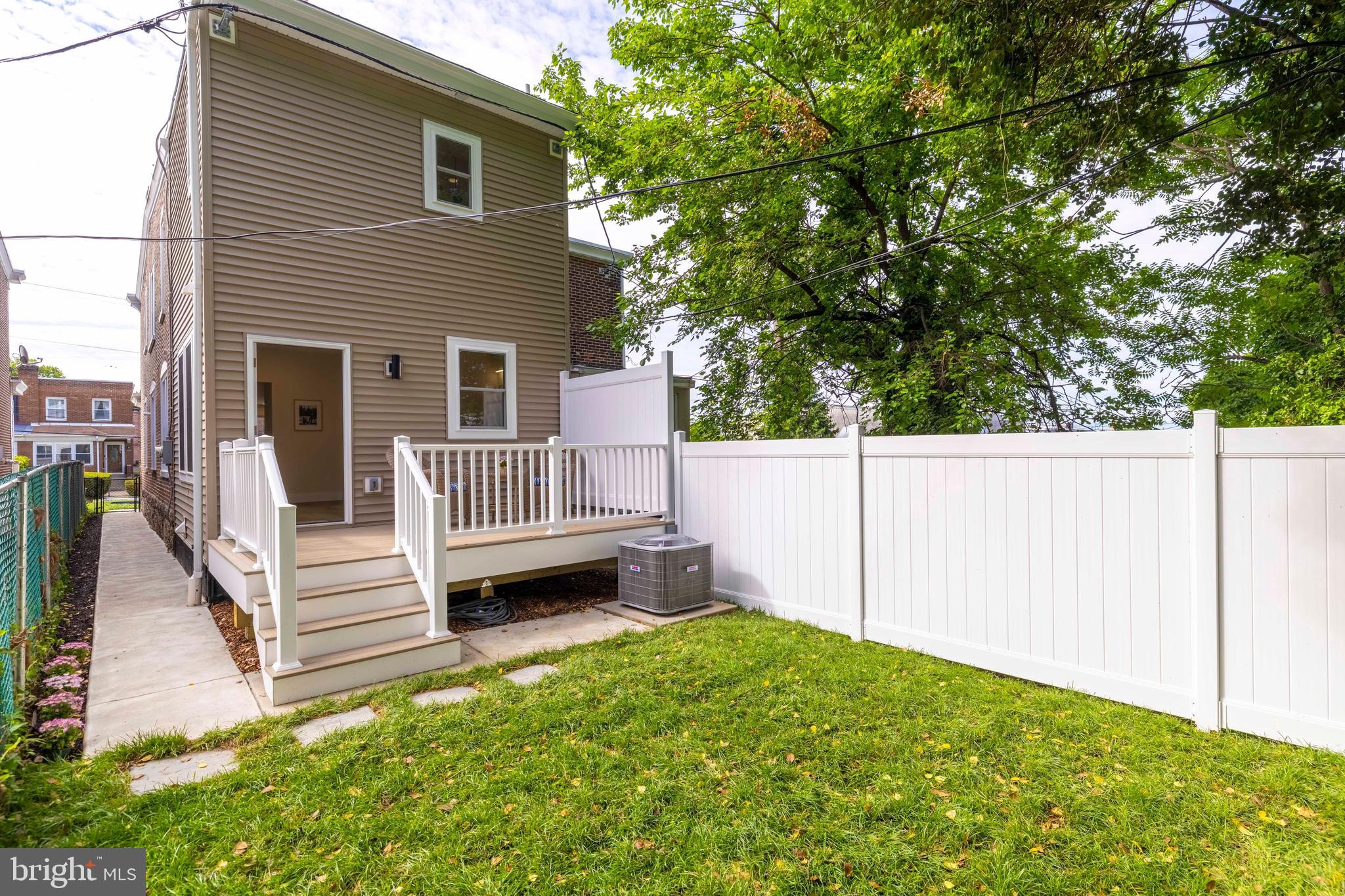 486 SHURS LANE