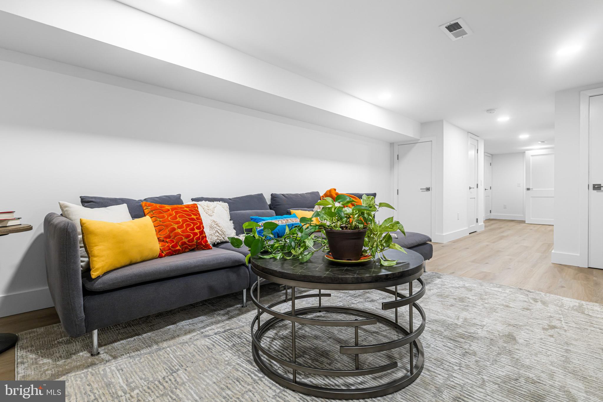 486 SHURS LANE