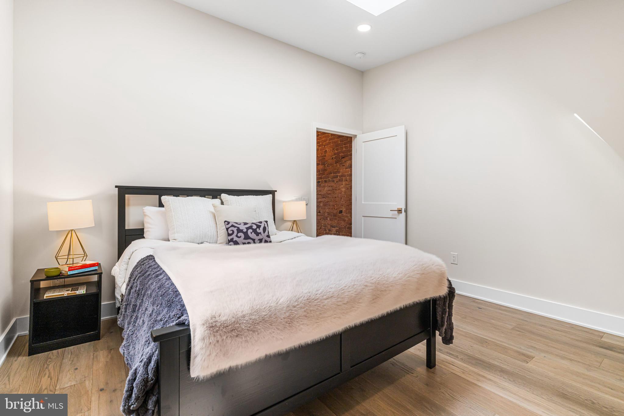 486 SHURS LANE