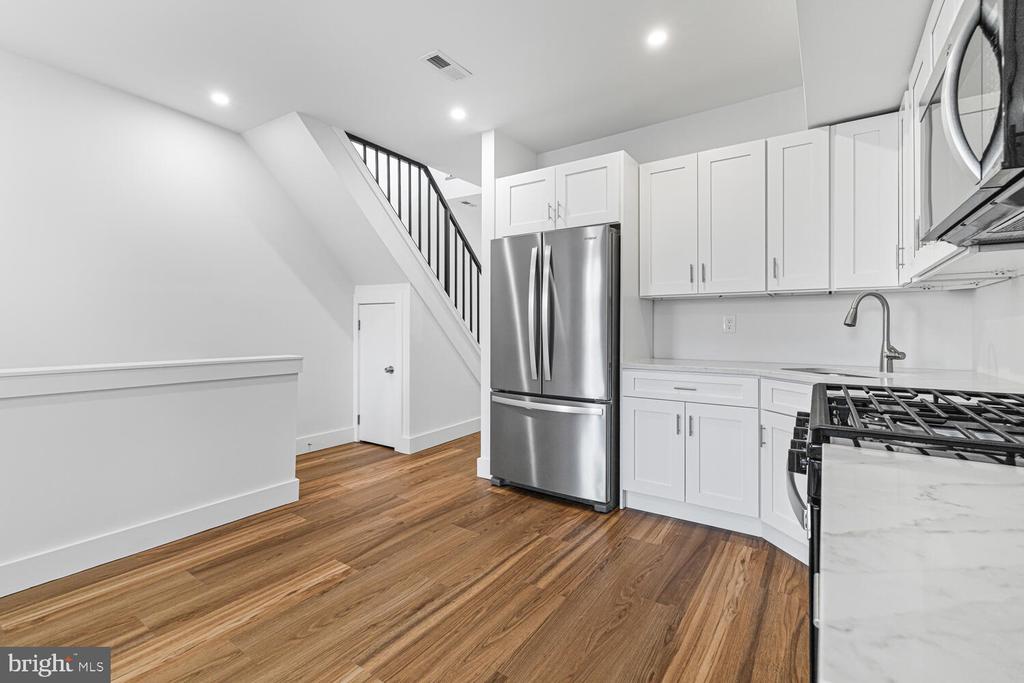 1830 CATHARINE STREET 2