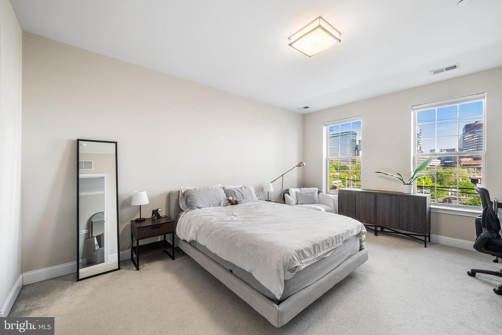 700 COMMODORE COURT 2718