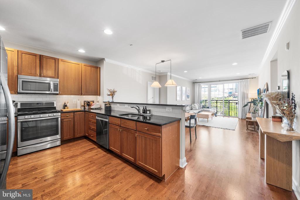 700 COMMODORE COURT 2718
