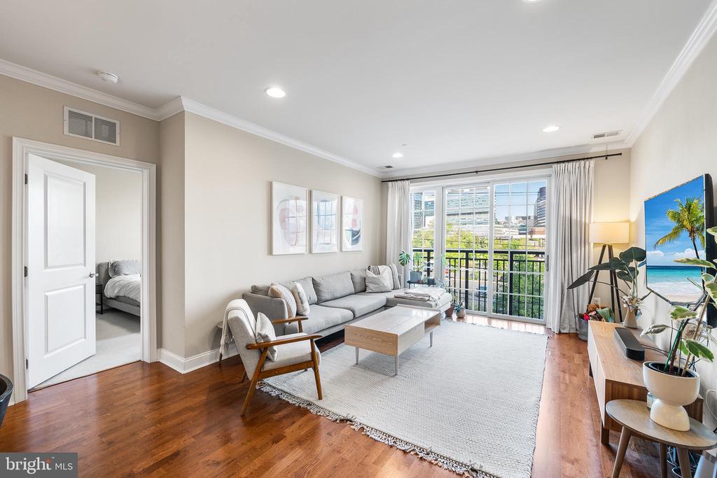 700 COMMODORE COURT 2718