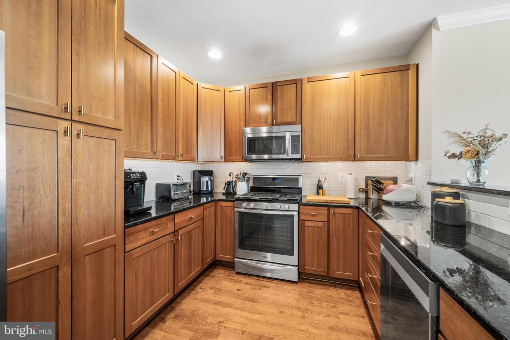 700 COMMODORE COURT 2718