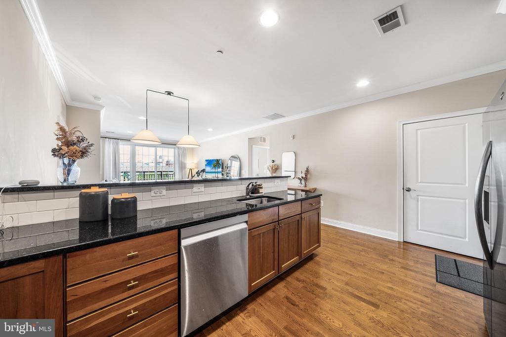 700 COMMODORE COURT 2718