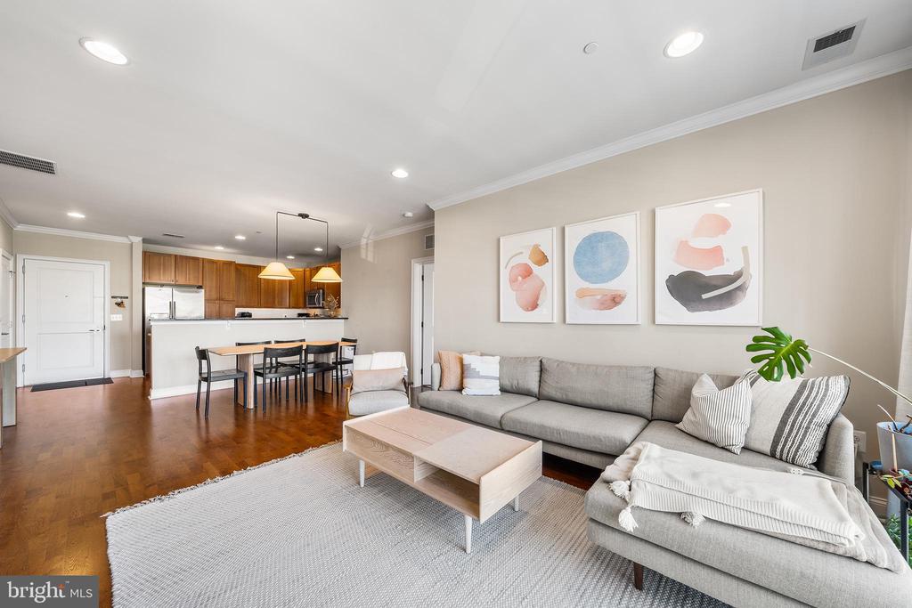 700 COMMODORE COURT 2718