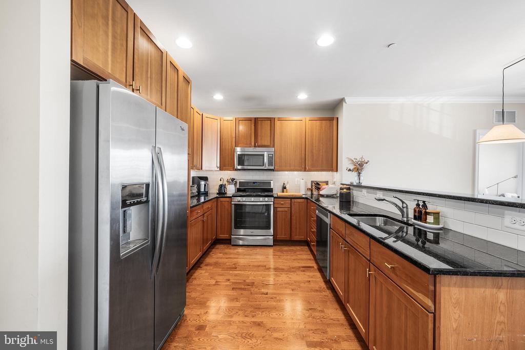 700 COMMODORE COURT 2718