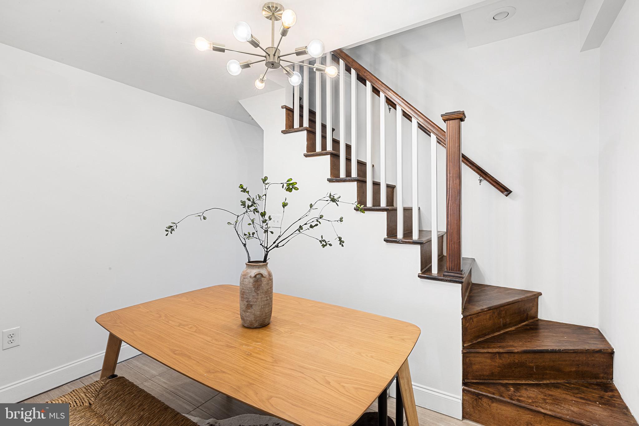 621 E FLORA STREET