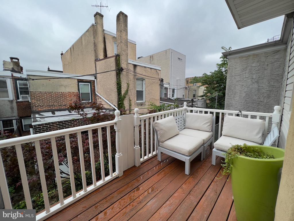 2331 MONTROSE STREET