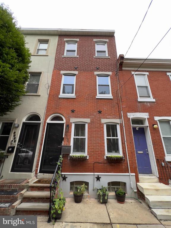 2331 MONTROSE STREET