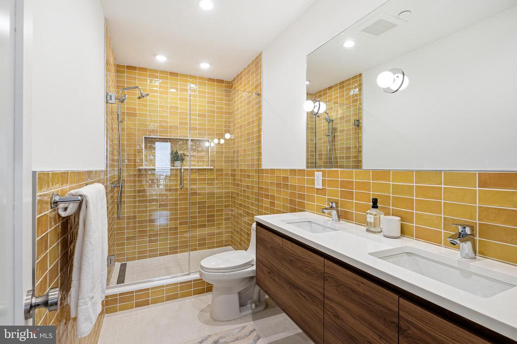 631 E THOMPSON STREET