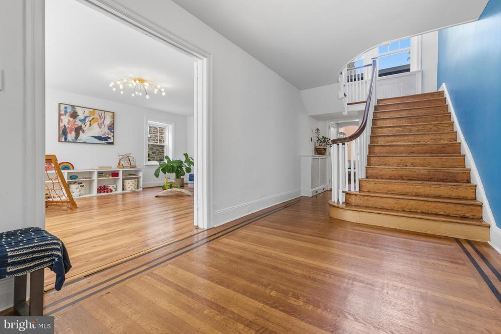 607 W CLIVEDEN STREET