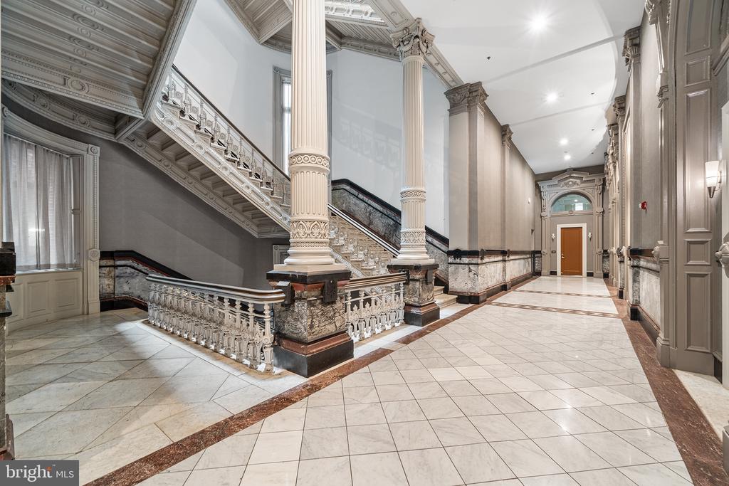 1001 CHESTNUT STREET 13 702E
