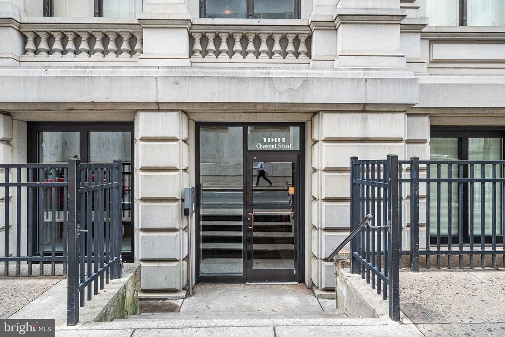 1001 CHESTNUT STREET 13 702E