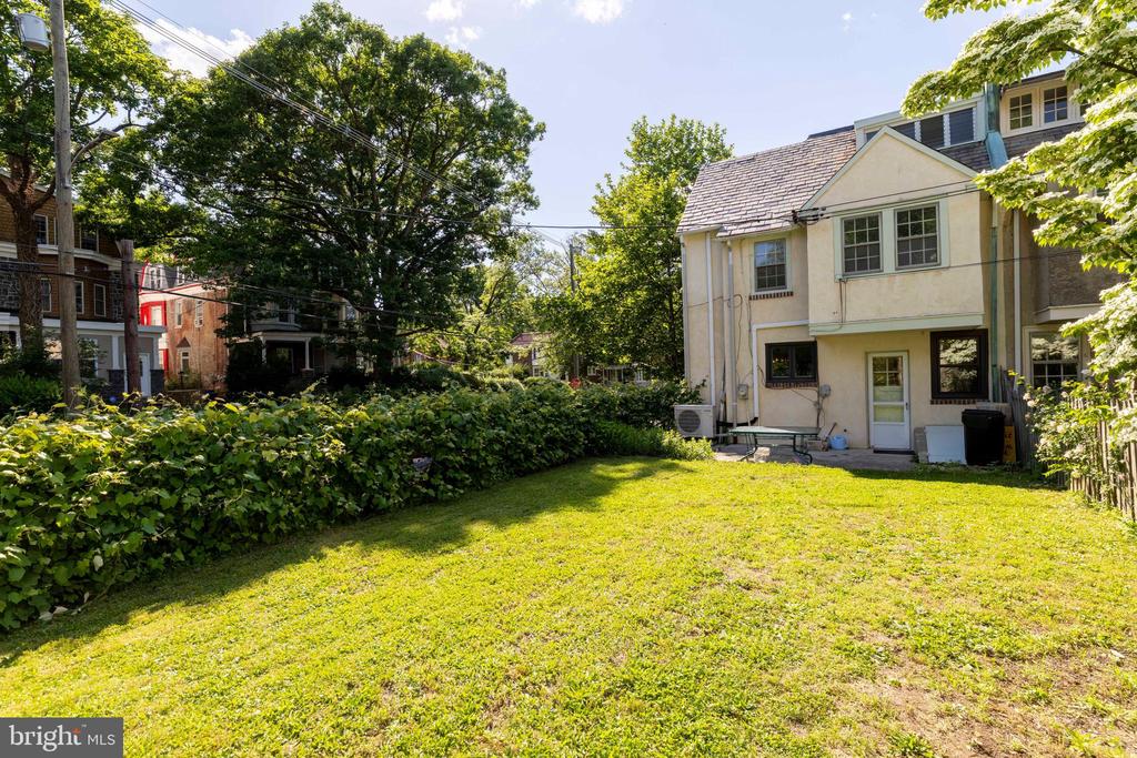 554 W ELLET STREET