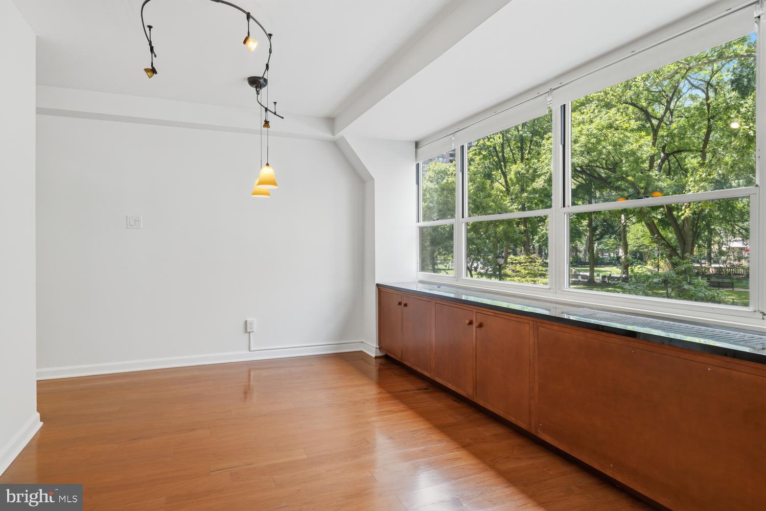 1810 RITTENHOUSE SQUARE 1810-16 212