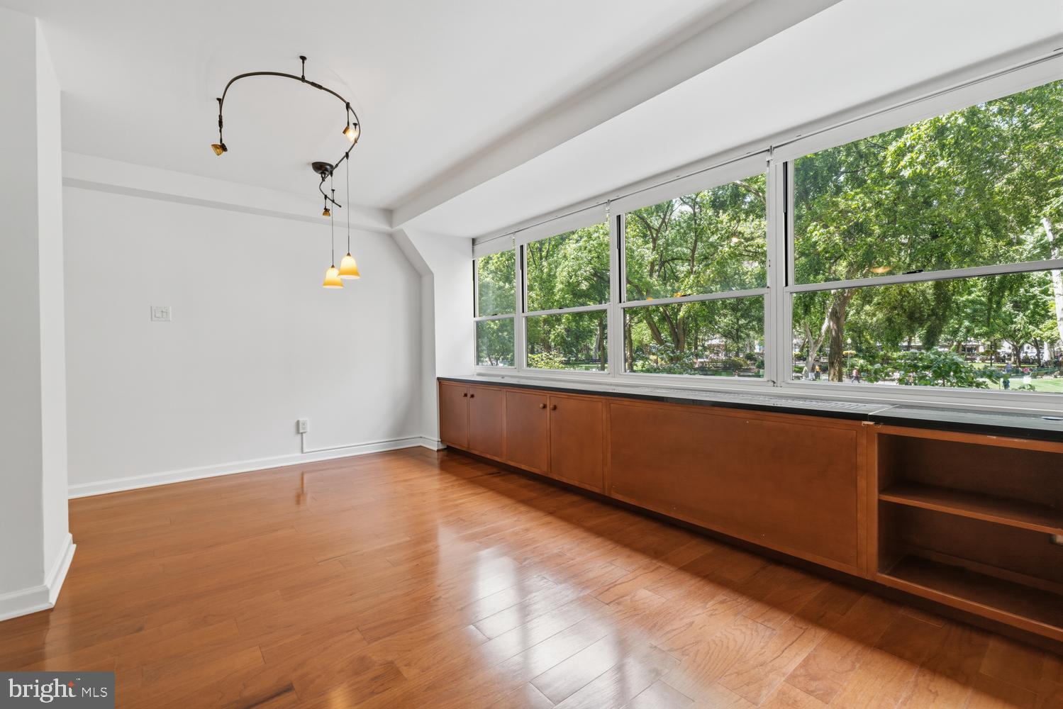 1810 RITTENHOUSE SQUARE 1810-16 212