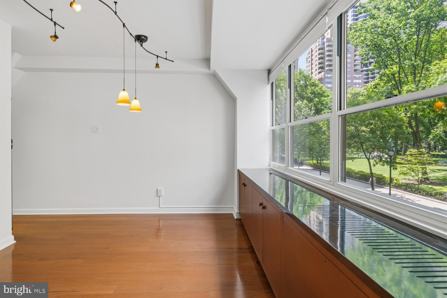 1810 RITTENHOUSE SQUARE 1810-16 212