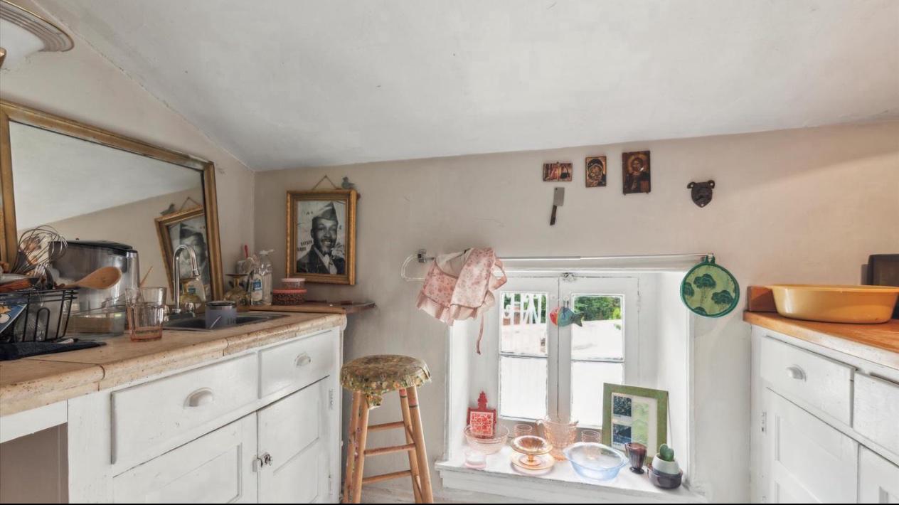 23 W WALNUT LANE 3