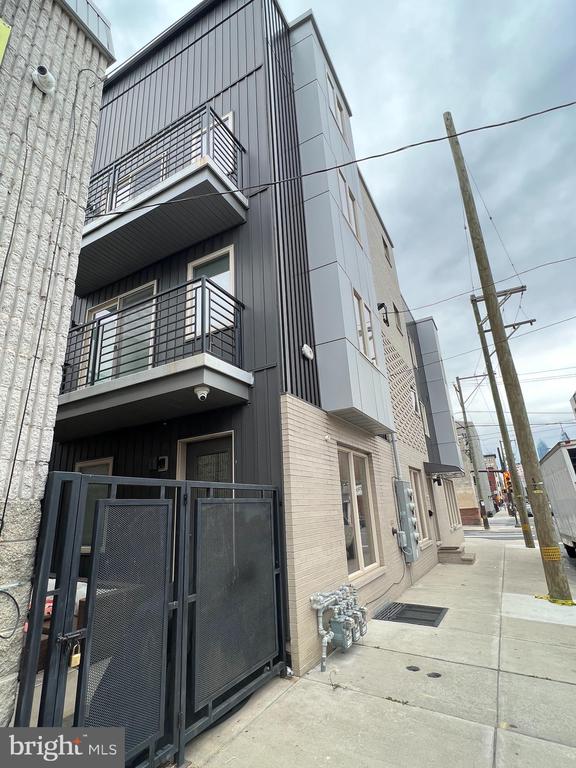 1441 BROWN STREET Unit: 2