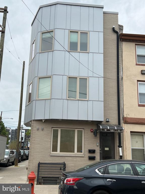 1441 BROWN STREET Unit: 2