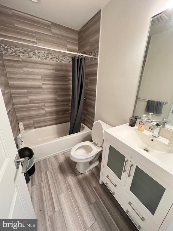 1441 BROWN STREET Unit: 2